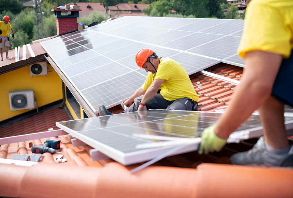 professional roofing installation & maintenance contractors